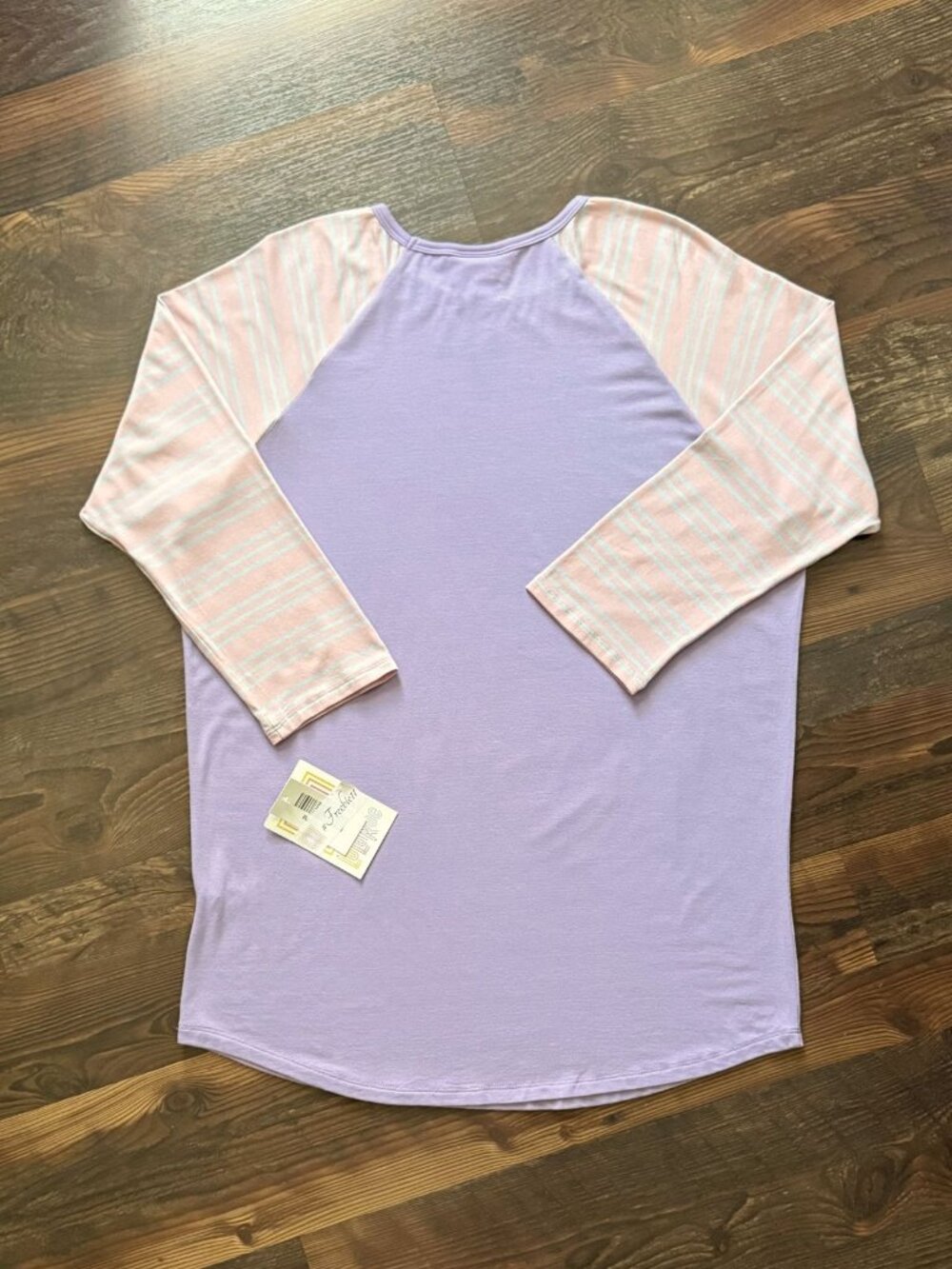 LulaRoe Randy Raglan Tee - NWT - Picture 8 of 8